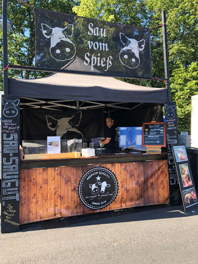 Streetfood-Stand der sau-saugut im Einsatz